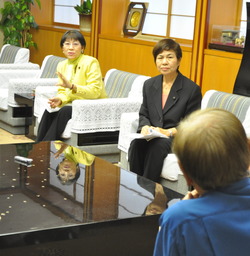 仲井真知事に2011年度の予算要請