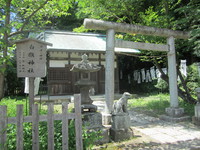 白幡神社、源頼朝の墓への入り口に建立された、法華堂跡とも呼ばれる源頼朝の持仏堂