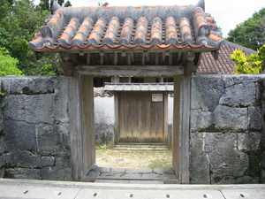 宮良殿内