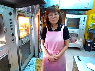 チキンの丸焼き専門店 ブエノチキン浦添店。