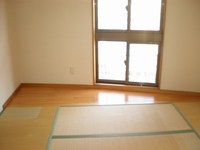 銘苅小学校区内。室内明るいの3LDK