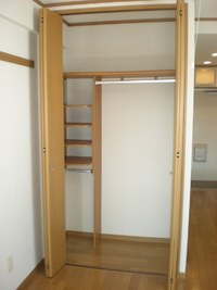 窓からモノレール駅が見えるくらい近いです