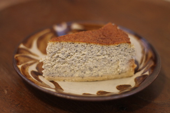 黒胡麻杏仁のスフレチーズケーキ