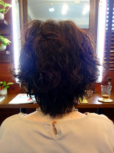 パーマヘアー ショート前下がりグラボブ アシメスタイル パーマヘアー ショート前下がりグラボブ アシメスタイル