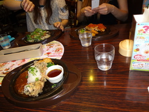 浦添市カフェ　ファミリーレストラン　飲食店　ガストにて夜食