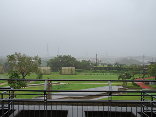風と雨が激しい
