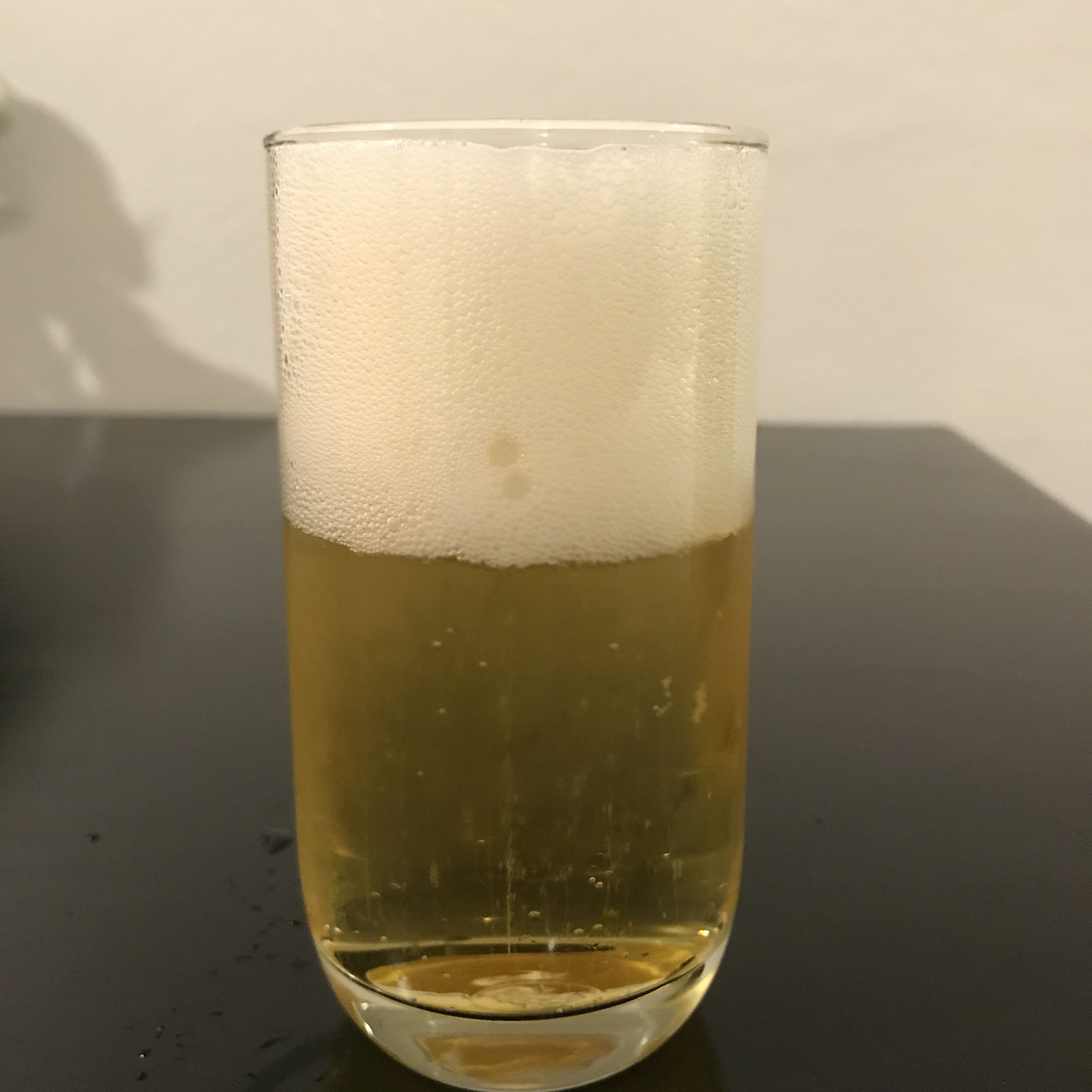 タイで有名なシンハービールが新商品を発売!その名は「Uビール」。 タイで有名なシンハービールが新商品を発売!その名は「Uビール」。