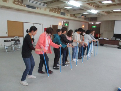 歌って踊れる介護福祉士 レクリエーション理論と実践編 沖縄アカデミー専門学校