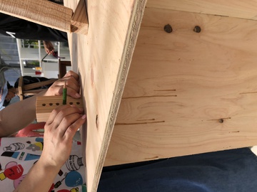 くぎを使わない椅子作り