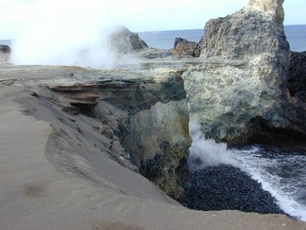 硫黄島にて