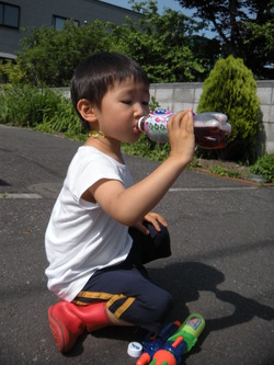 あやた４歳in東京砂漠