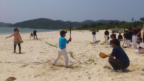 「宇根一家」優勝　浮玉ベースボール大会
