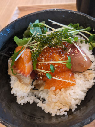 下山後には漬け丼