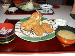 とんかつ太郎(・e・)