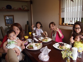 お盆休み明け！！　今日はお子様連れで賑わっています♪