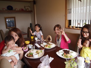 お盆休み明け！！　今日はお子様連れで賑わっています♪