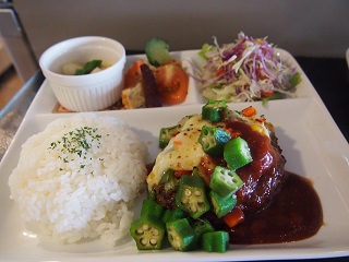 ランチ お肉の食感そのまま　ハンバーグ