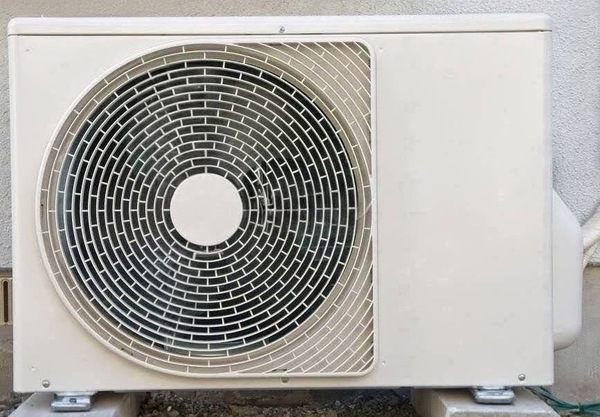 室外機が止まった・・・