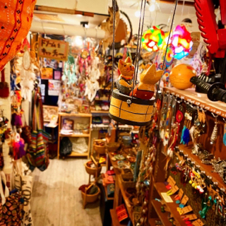 Curiosities Shop Gallery 国際通りの怪しい雑貨屋さん