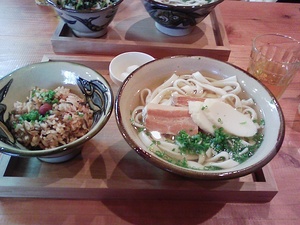 小禄の木灰そば