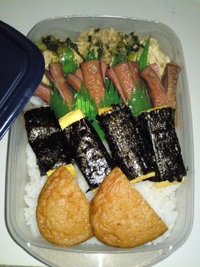 まだ、頑張って手抜き弁当してるよ〜p(´⌒｀q) 2012/03/28 00:03:21