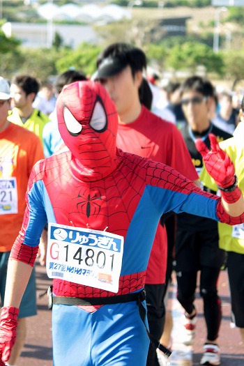 那覇マラソン「スパイダーマン」