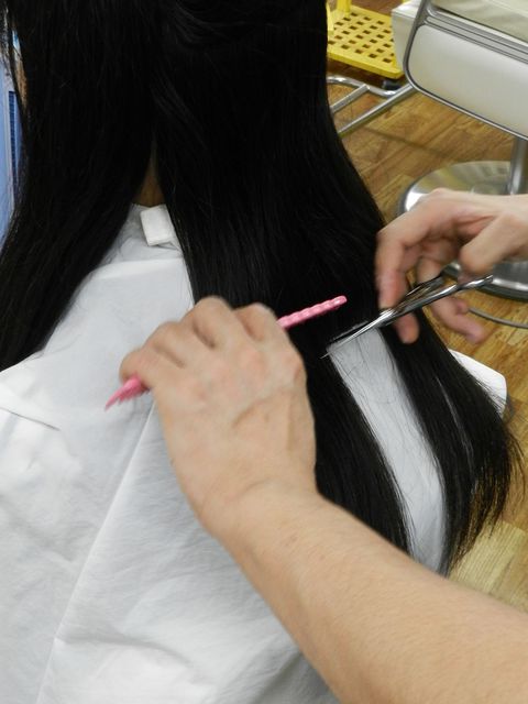 ロングヘアからばっさりセミロングに 美容室 エルカミノ