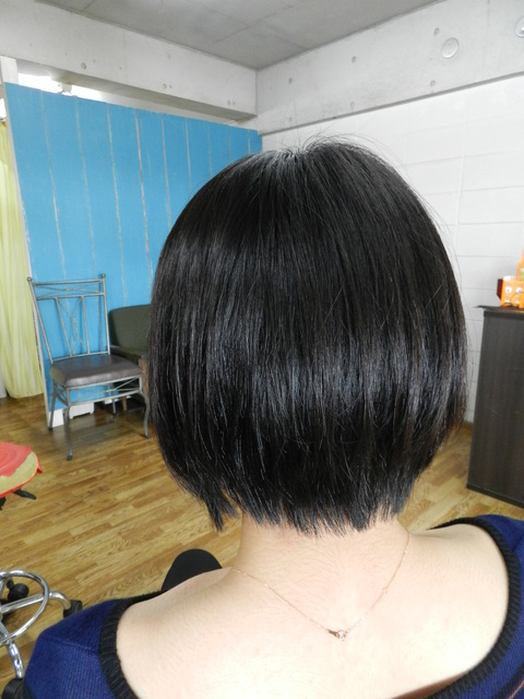 重い前下がりから軽いほんのり前下がりボブへ 美容室 エルカミノ