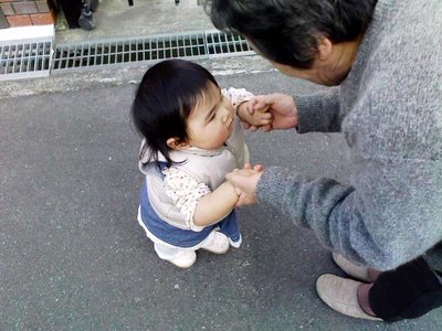 エンジェル初めてのよちよちお散歩