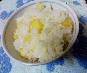 おいもさんのおこわとお菓子