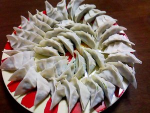 旦那と共同で作った餃子