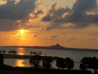 伊江島に沈む夕日