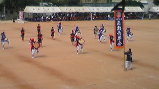 嘉数中学校体育祭　　　　ﾁﾗﾘ((,,･`[壁]