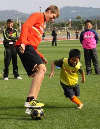 南風原jfc 沖縄県南風原町で活動するジュニアフットボールクラブです 名古屋グランパスサッカー教室