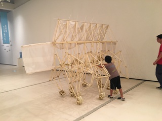 テオ ヤンセン展に♪