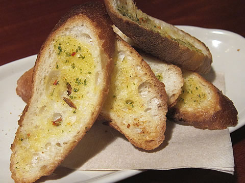 ガーリックトースト	Garlic toast　３００円