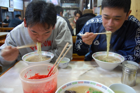 ﾄﾝｺﾂﾗｰﾒﾝ…