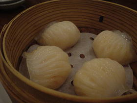 中華街で蒸し餃子～！！！