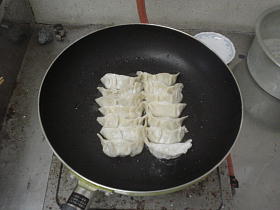 定番の餃子作り！！