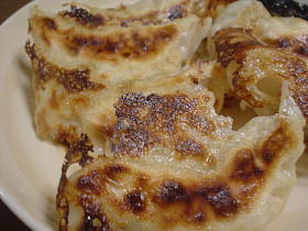ごまだれと味噌だれの餃子～！！