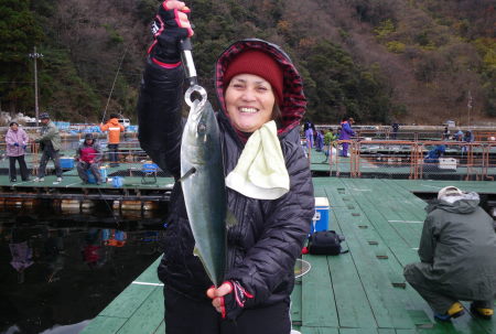 ♪♪　年末恒例の釣り堀でのタイ釣り大会　♪♪