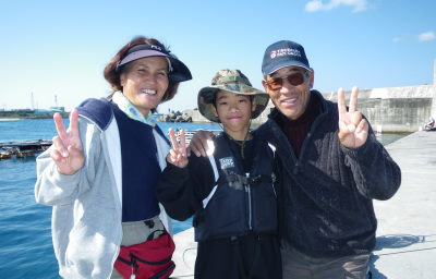 ♪♪　沖縄で出来た二人の孫に囲まれて　♪♪