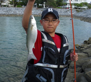 ♪♪　沖縄の孫が友達だけで釣りに行くって情報が…　♪♪