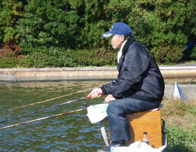 ♪♪　海釣りもいいけど　ヘラ釣りも又楽し　♪♪