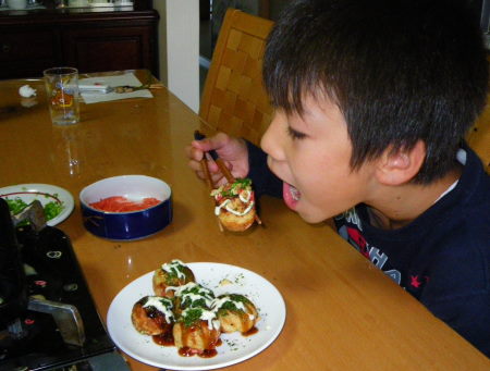 ♪♪　久し振りに大阪名物　たこ焼きを腹いっぱい　♪♪