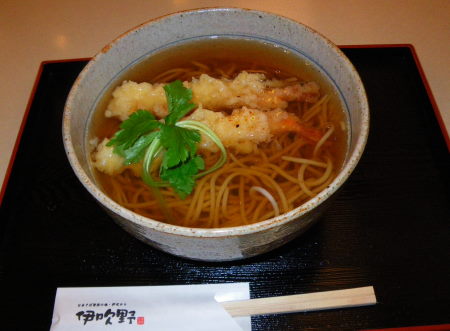 ♪♪　どちらのそばが美味しいか　食べ比べました　♪♪