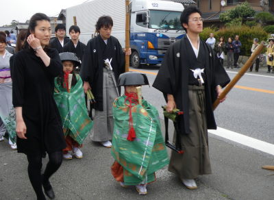 ♪♪　ええっっ～～～～　こんな奇妙な祭り　ご存知　♪♪