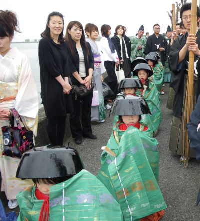 ♪♪　ええっっ～～～～　こんな奇妙な祭り　ご存知　♪♪