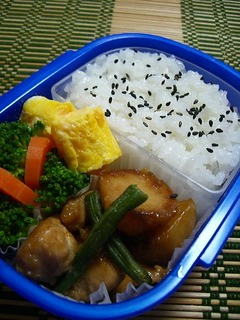 新じゃがと鶏の煮物弁当