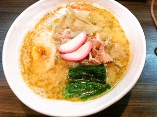西京みそ仕立ての胃にやさしい白みそ塩ラーメン